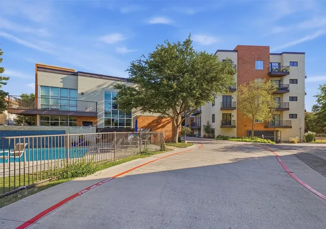 Photo 3 of Condo for sale at 2604 Museum Way #2106, Fort Worth, TX 76107 | MLS# 21388758 | Listing updated on 2026-09-22
