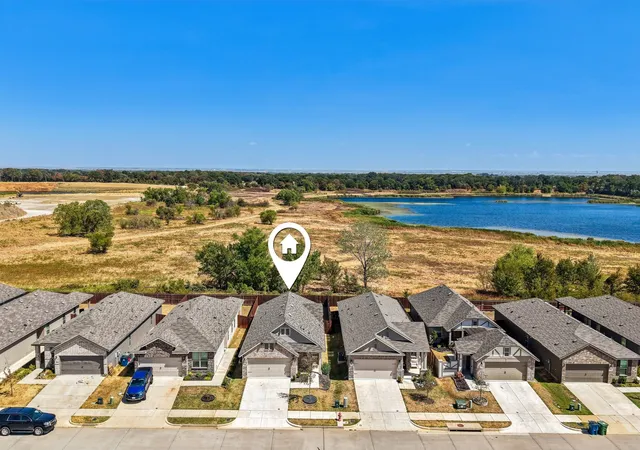 Photo 2 of Single family home for sale at 925 King St, Aubrey, TX 76227 | MLS# 21386045 | Listing updated on 2026-10-07