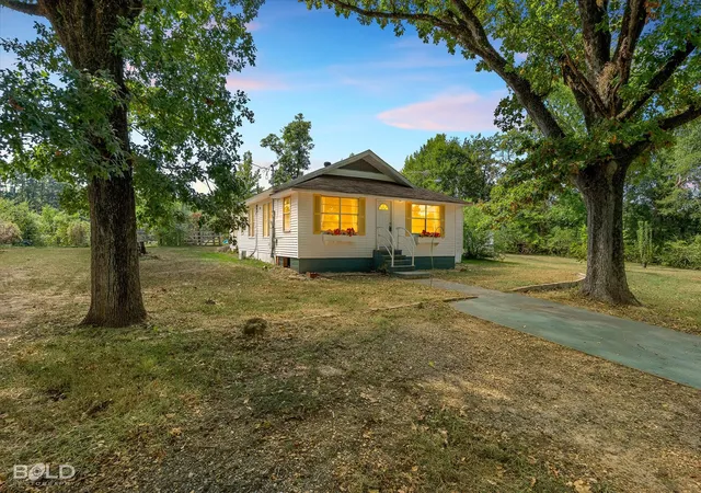 Photo 3 of Single family home for sale at 2054 Highway 2, Plain Dealing, LA 71064 | MLS# 21388710 | Listing updated on 2026-10-01