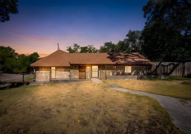 Photo 1 of Single family home for sale at 6940 Hatch Rd, Fort Worth, TX 76135 | MLS# 21379021 | Listing updated on 2026-09-17