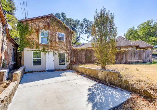 Photo 3 of Single family home for sale at 6940 Hatch Rd, Fort Worth, TX 76135 | MLS# 21379021 | Listing updated on 2026-09-17