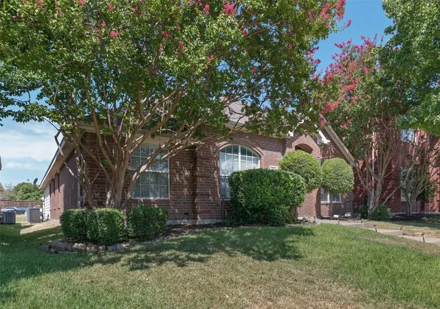 Photo 2 of Single family home for sale at 307 Trailwood Dr, Allen, TX 75002 | MLS# 21385672 | Listing updated on 2026-09-17