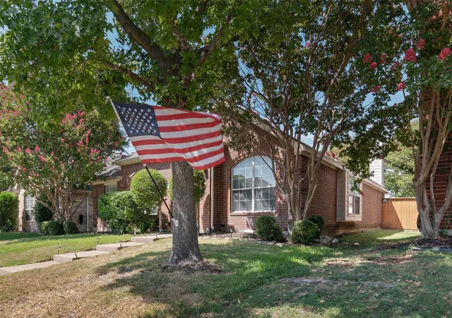 Photo 3 of Single family home for sale at 307 Trailwood Dr, Allen, TX 75002 | MLS# 21385672 | Listing updated on 2026-09-17