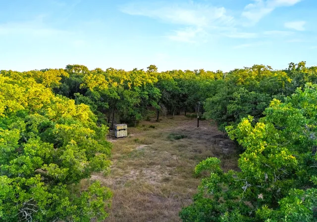 Land for sale at Longhorn Pkwy & Hwy 31, Axtell, TX 76624 | MLS# 21388834