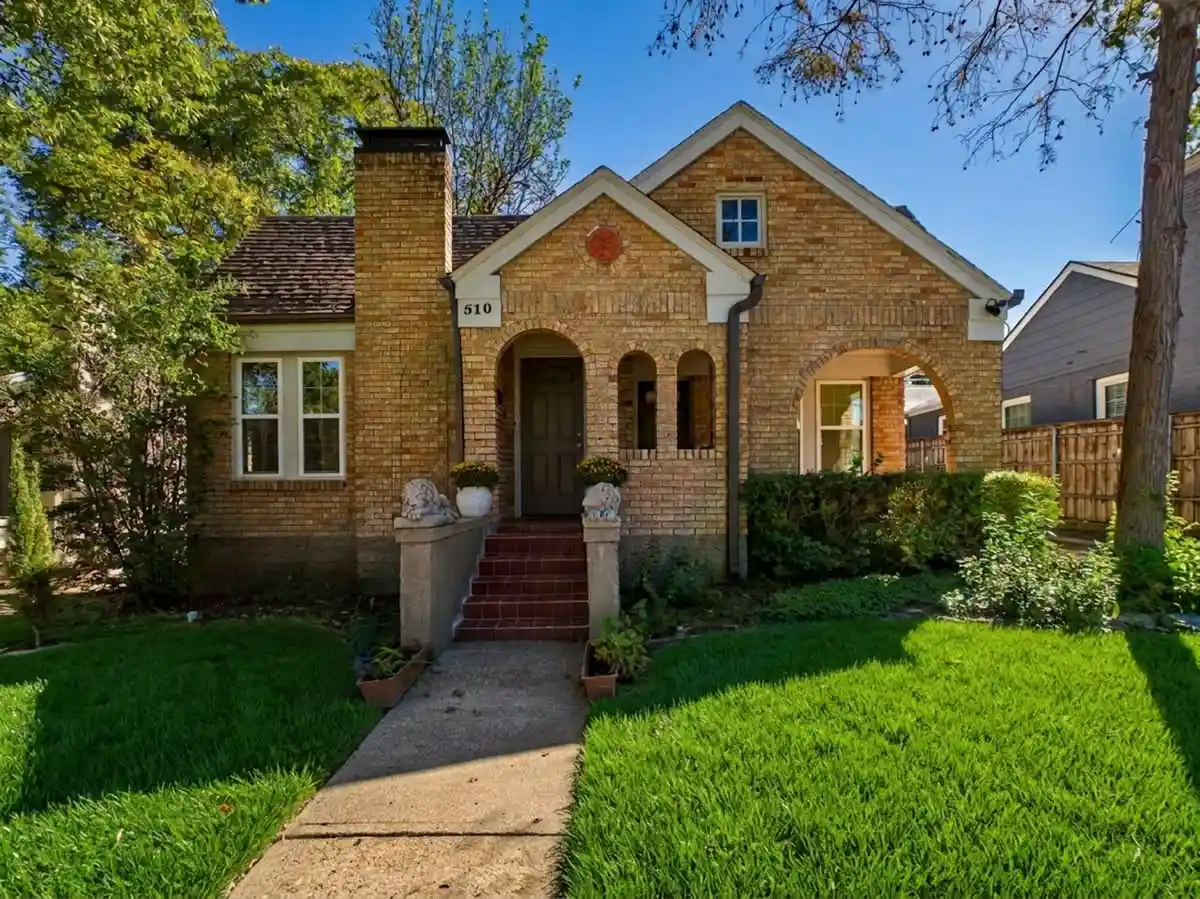 Photo 1 of Single family home for sale at 510 S Westmoreland Rd, Dallas, TX 75211 | MLS# 21386555 | Listing updated on 2026-10-15