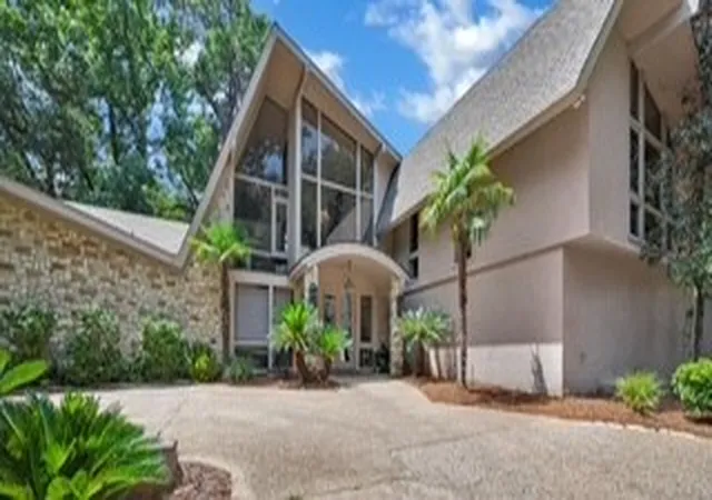 Photo 2 of Mansion for sale at 734 Chinquapin Dr, Shreveport, LA 71106 | MLS# 21388843 | Listing updated on 2026-09-17