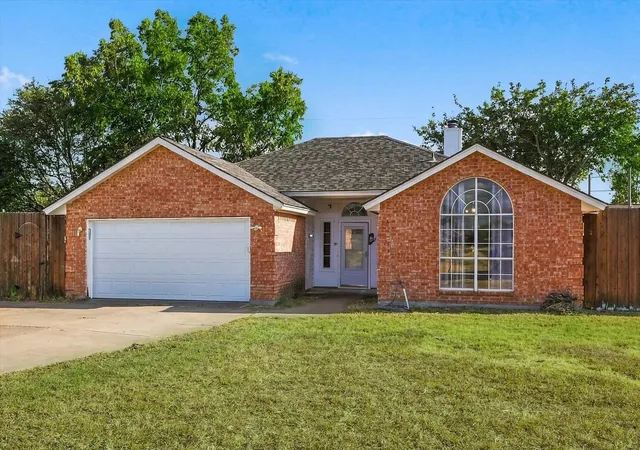 Photo 1 of Sale Pending at 311 Alyse Rd, Roanoke, TX 76262 | MLS# 21386240 | Listing updated on 2026-10-05
