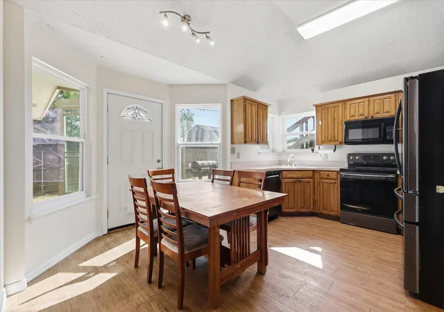 Photo 3 of Sale Pending at 311 Alyse Rd, Roanoke, TX 76262 | MLS# 21386240 | Listing updated on 2026-10-05