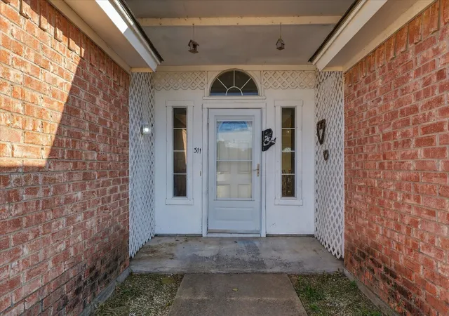 Photo 4 of Sale Pending at 311 Alyse Rd, Roanoke, TX 76262 | MLS# 21386240 | Listing updated on 2026-10-05