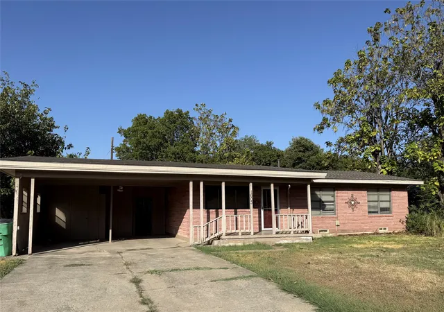 Photo 1 of Single family home for sale at 1603 Cherry St, Gainesville, TX 76240 | MLS# 21388678 | Listing updated on 2026-10-03
