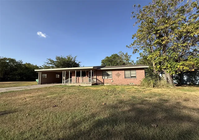 Photo 2 of Single family home for sale at 1603 Cherry St, Gainesville, TX 76240 | MLS# 21388678 | Listing updated on 2026-10-03