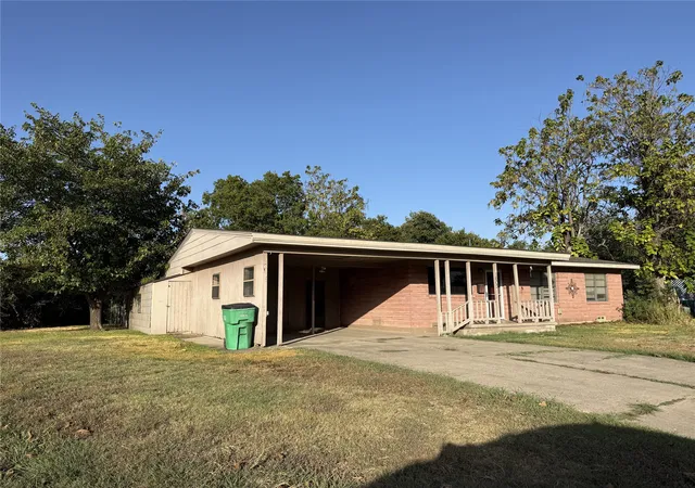 Photo 3 of Single family home for sale at 1603 Cherry St, Gainesville, TX 76240 | MLS# 21388678 | Listing updated on 2026-10-03