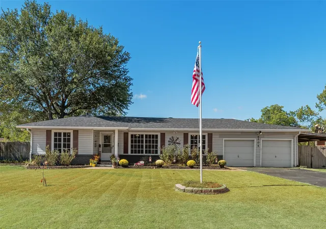 Photo 1 of Single family home for sale at 205 Laurel Trl, Terrell, TX 75160 | MLS# 21379867 | Listing updated on 2026-10-06