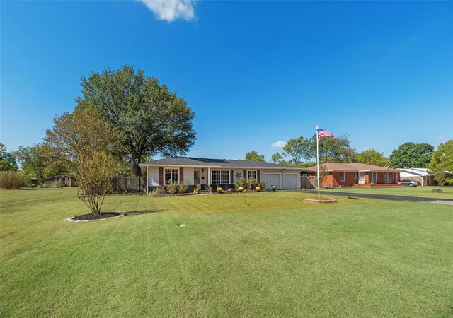 Photo 2 of Single family home for sale at 205 Laurel Trl, Terrell, TX 75160 | MLS# 21379867 | Listing updated on 2026-10-06