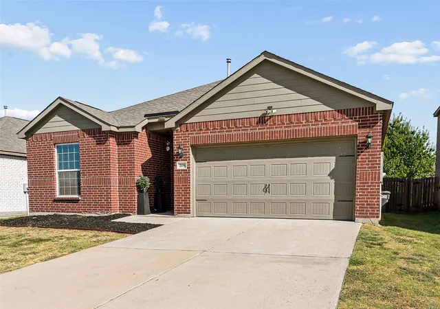 Photo 4 of Single family home for sale at 208 Emma Dr, Anna, TX 75409 | MLS# 21388928 | Listing updated on 2026-09-17