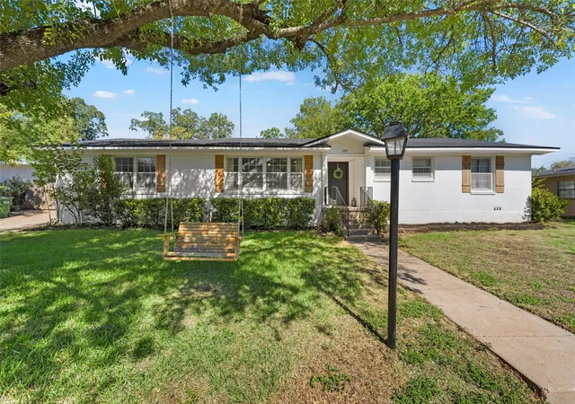 Single family home for sale at 1117 Rambler Dr, Waco, TX 76710 | MLS# 21388556
