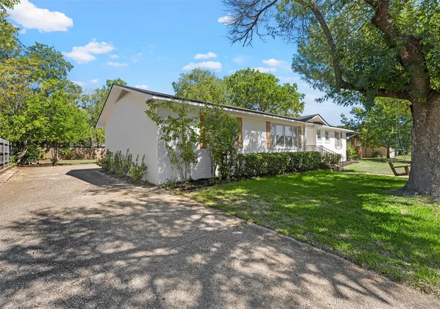 Photo 2 of Single family home for sale at 1117 Rambler Dr, Waco, TX 76710 | MLS# 21388556 | Listing updated on 2026-10-08
