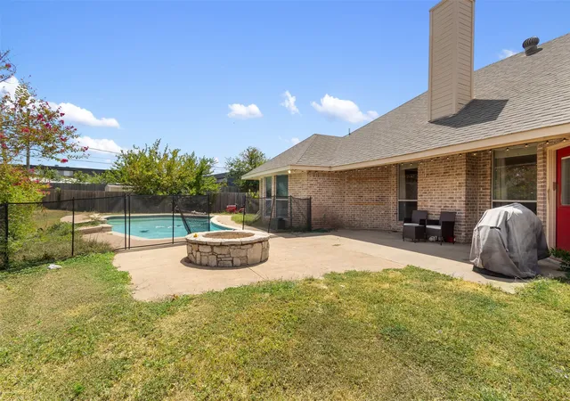 Photo 3 of Single family home for sale at 5344 Lynda Ct, North Richland Hills, TX 76180 | MLS# 21362829 | Listing updated on 2026-09-30