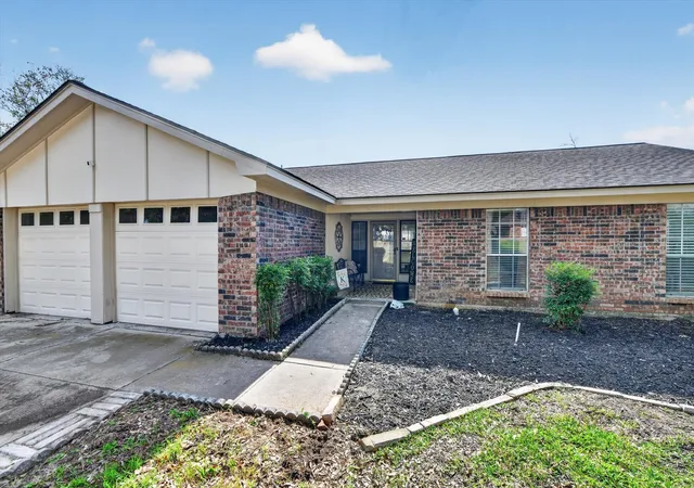 Photo 3 of Single family home for sale at 6724 Bartay Dr, North Richland Hills, TX 76182 | MLS# 21385636 | Listing updated on 2026-09-26