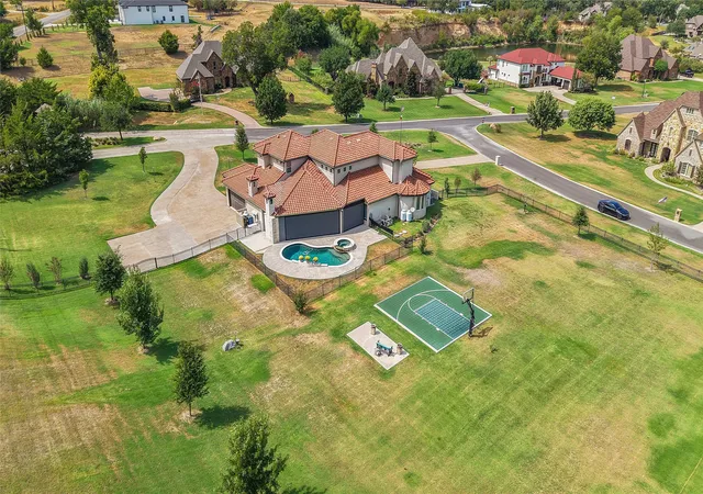 Photo 3 of Single family home for sale at 102 Whitney Ct, Aledo, TX 76008 | MLS# 21388097 | Listing updated on 2026-09-26