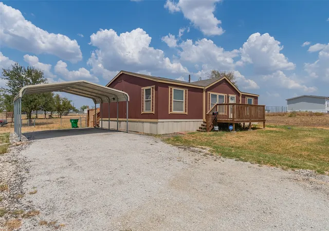 Photo 2 of Manufactured home for sale at 181 Sondra Lin Blvd, Decatur, TX 76234 | MLS# 21388947 | Listing updated on 2026-09-17