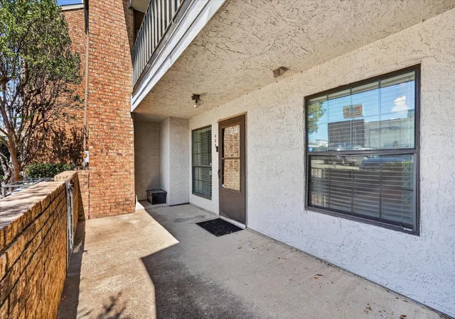 Listing Photo 3 - Condo for sale in building located at 6108 Abrams Rd, Dallas, TX 75231 - Unit #403