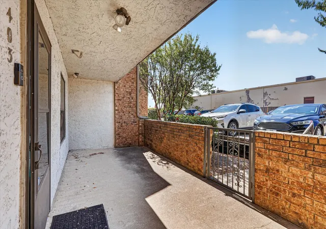 Listing Photo 4 - Condo for sale in building located at 6108 Abrams Rd, Dallas, TX 75231 - Unit #403