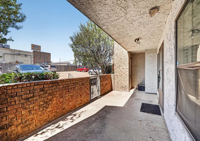 Listing Photo 5 - Condo for sale in building located at 6108 Abrams Rd, Dallas, TX 75231 - Unit #403