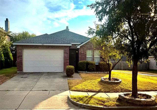 Single family home for sale at 8021 Stowe Springs Ln, Arlington, TX 76002 | MLS# 21388858