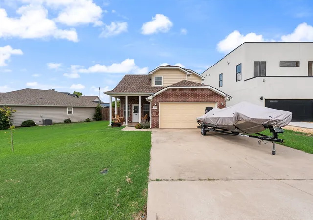 Photo 3 of Single family home for sale at 7622 W Shore Dr, The Colony, TX 75056 | MLS# 21388960 | Listing updated on 2026-09-17
