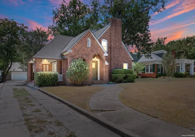 Photo 1 of Single family home for sale at 2122 Colcord Ave, Waco, TX 76707 | MLS# 21387157 | Listing updated on 2026-09-17