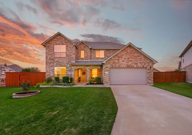 Photo 1 of Sale Pending at 325 Little John Ct, Fort Worth, TX 76179 | MLS# 21354122 | Listing updated on 2026-09-27
