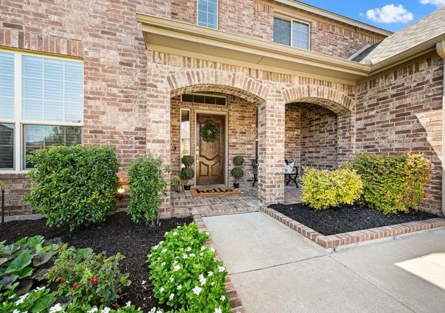 Photo 3 of Sale Pending at 325 Little John Ct, Fort Worth, TX 76179 | MLS# 21354122 | Listing updated on 2026-09-27
