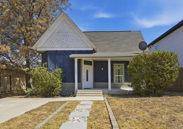 Photo 1 of Single family home for sale at 1321 Stewart St, Fort Worth, TX 76104 | MLS# 21381043 | Listing updated on 2026-10-08