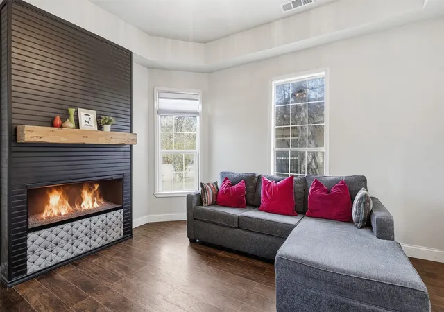 Photo 3 of Single family home for sale at 1321 Stewart St, Fort Worth, TX 76104 | MLS# 21381043 | Listing updated on 2026-10-08
