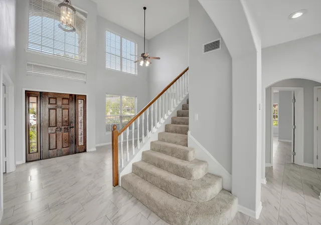 Photo 3 of Single family home for sale at 5718 Gloucester Dr, Tyler, TX 75707 | MLS# 21384238 | Listing updated on 2026-09-30