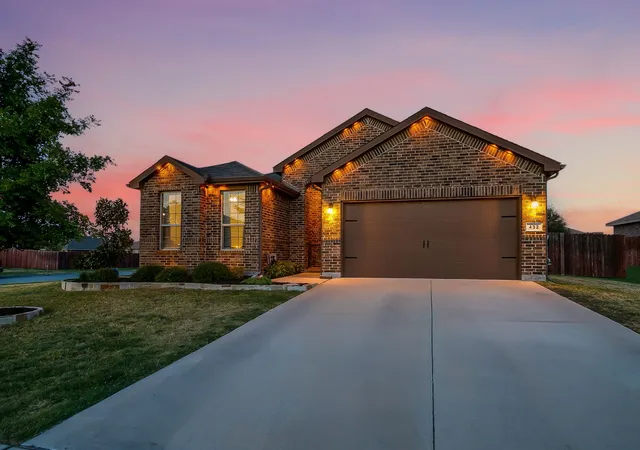 Photo 1 of Single family home for sale at 432 Windsail Ln, Azle, TX 76020 | MLS# 21384156 | Listing updated on 2026-09-27