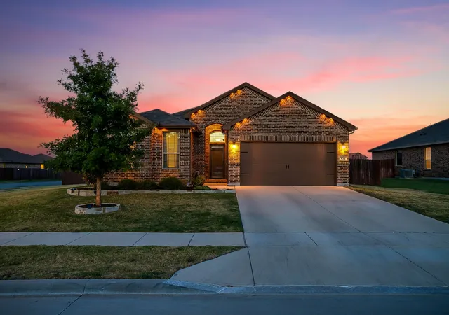 Photo 2 of Single family home for sale at 432 Windsail Ln, Azle, TX 76020 | MLS# 21384156 | Listing updated on 2026-09-27
