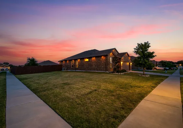 Photo 3 of Single family home for sale at 432 Windsail Ln, Azle, TX 76020 | MLS# 21384156 | Listing updated on 2026-09-27