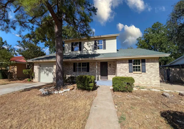 Single family home for sale at 1105 S Ridgeway Dr, Cleburne, TX 76033 | MLS# 21388793