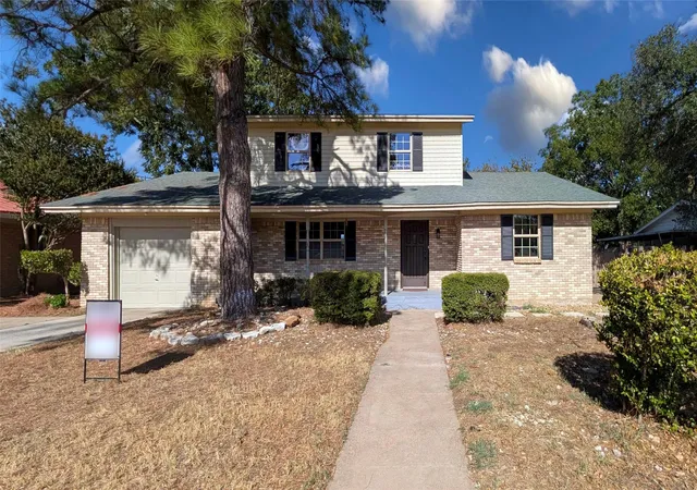 Photo 2 of Single family home for sale at 1105 S Ridgeway Dr, Cleburne, TX 76033 | MLS# 21388793 | Listing updated on 2026-10-09