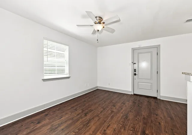 Listing Photo 5 - Condo for sale in building located at 4633 Fairmount St, Dallas, TX 75219 - Unit #104
