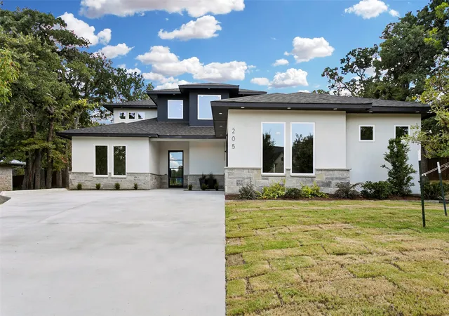 Photo 2 of Single family home for sale at 205 Familia Ct, Azle, TX 76020 | MLS# 21388138 | Listing updated on 2026-10-05
