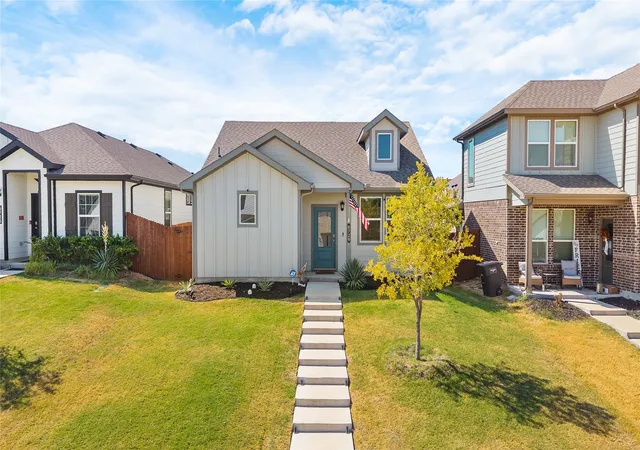Single family home for sale at 6729 Windfall Dr, Fort Worth, TX 76135 | MLS# 21377611