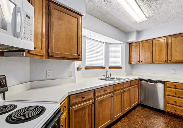 Photo 3 of Single family home for sale at 5211 Wild W Dr, Arlington, TX 76017 | MLS# 21388404 | Listing updated on 2026-10-08