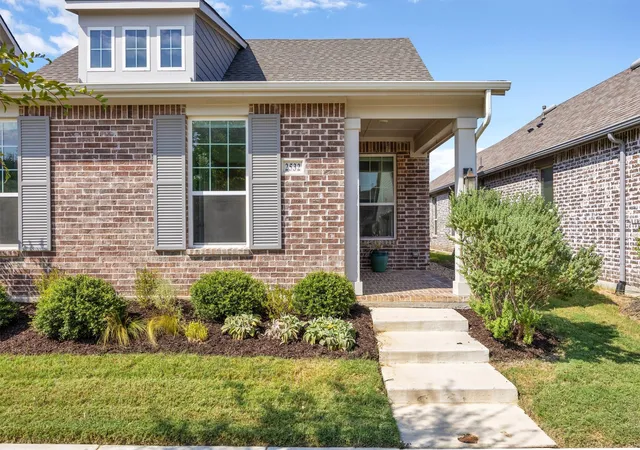 Photo 2 of Single family home for sale at 2532 Stella Ln, Justin, TX 76247 | MLS# 21381539 | Listing updated on 2026-10-08