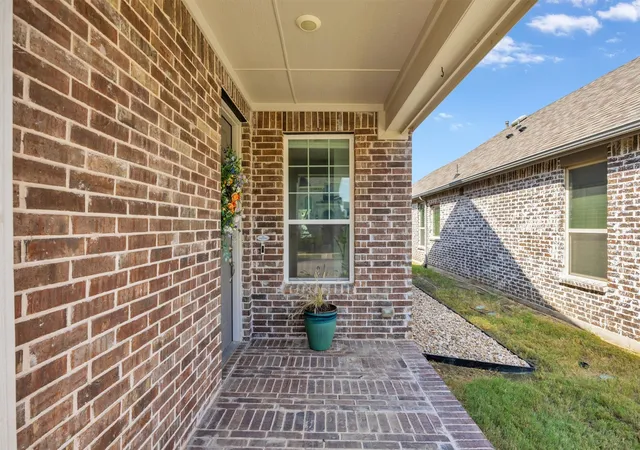 Photo 3 of Single family home for sale at 2532 Stella Ln, Justin, TX 76247 | MLS# 21381539 | Listing updated on 2026-10-08