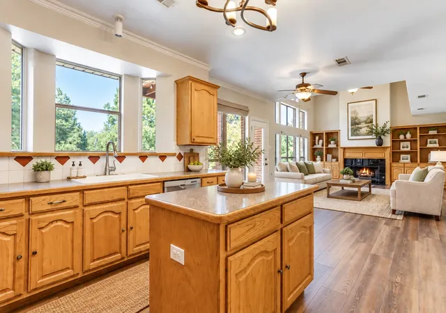Photo 2 of Sale Pending at 3012 Northview Dr, Grapevine, TX 76051 | MLS# 21386963 | Listing updated on 2026-10-02