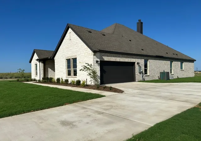 Photo 3 of Single family home for sale at 180 Aurora Ave, Valley View, TX 76272 | MLS# 21389008 | Listing updated on 2026-09-17