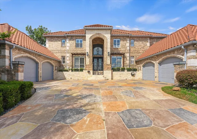 Photo 1 of Mansion for sale at 2601 Sir Gawain Ln, Lewisville, TX 75056 | MLS# 21389024 | Listing updated on 2026-10-04
